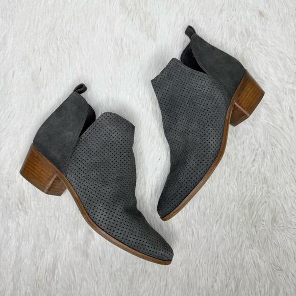 DOLCE VITA / Kaidie gray laser cut perforated pull on leather ankle booties / 9 - Picture 1 of 11